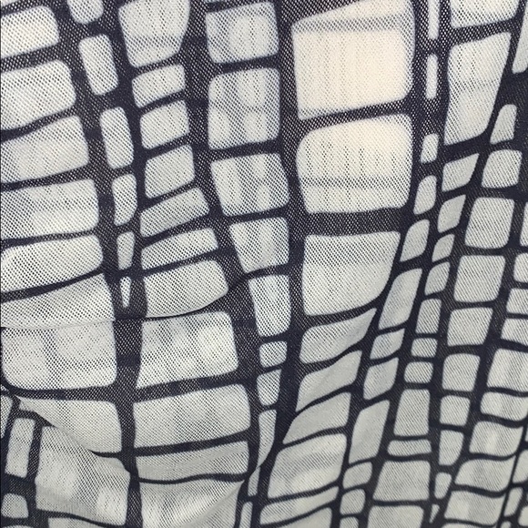 Square Patterned Top - Picture 3 of 3